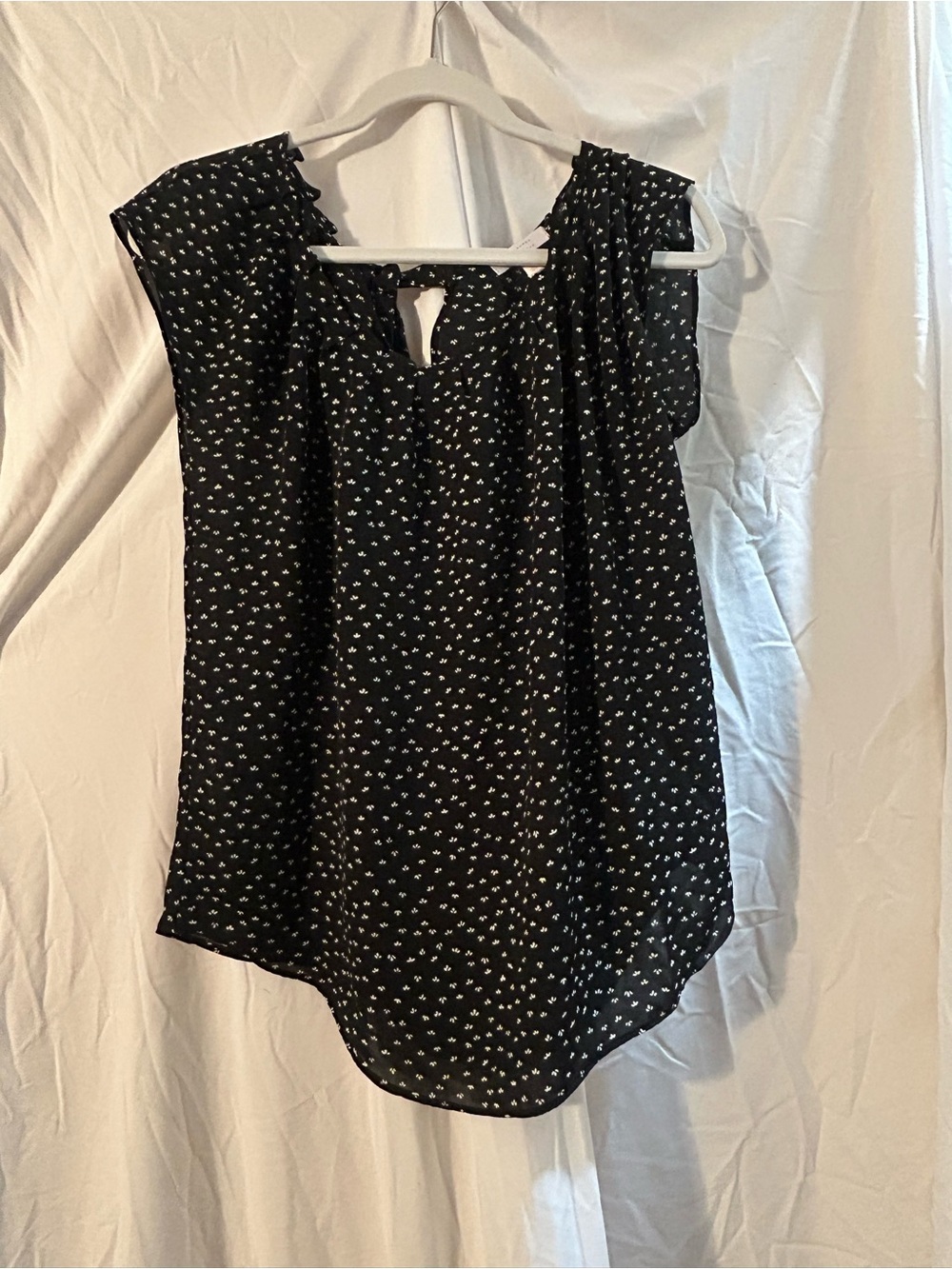 LC Lauren Conrad Black Sleeveless Keyhole Shell with White Micro Floral